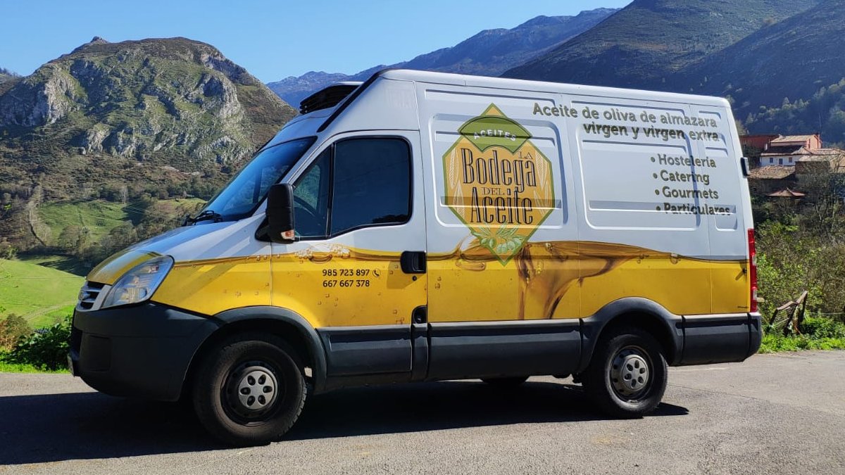Furgoneta de reparto de La Bodega del Aceite